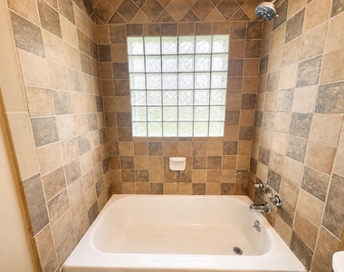 6605 Westview Drive - Photo Thumbnail 10