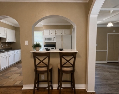 6605 Westview Drive - Photo Thumbnail 3