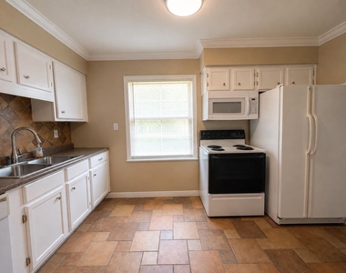 6605 Westview Drive - Photo Thumbnail 4