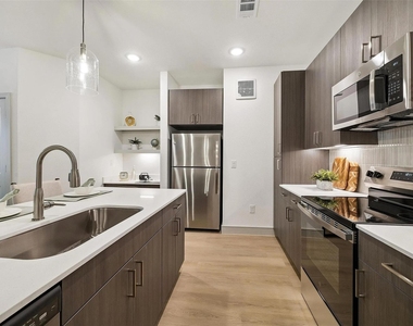 13959 Hillcroft Ave - Photo Thumbnail 2