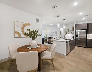 13959 Hillcroft Ave - Photo Thumbnail 6