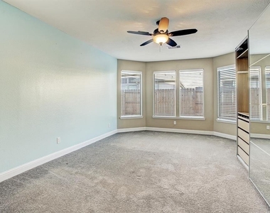 11022 Avery Oaks Lane - Photo Thumbnail 8