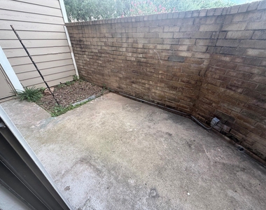 2710 Grants Lake Boulevard - Photo Thumbnail 4