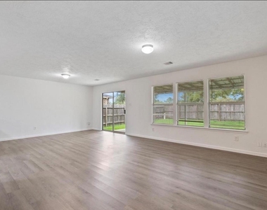16119 Peach Bluff Lane - Photo Thumbnail 7