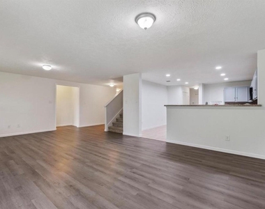 16119 Peach Bluff Lane - Photo Thumbnail 6