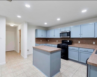 16119 Peach Bluff Lane - Photo Thumbnail 3