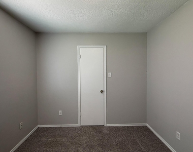 503 Willow West Drive - Photo Thumbnail 18