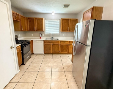 503 Willow West Drive - Photo Thumbnail 5