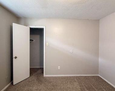 503 Willow West Drive - Photo Thumbnail 19