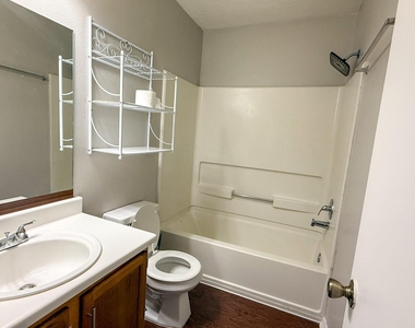503 Willow West Drive - Photo Thumbnail 8