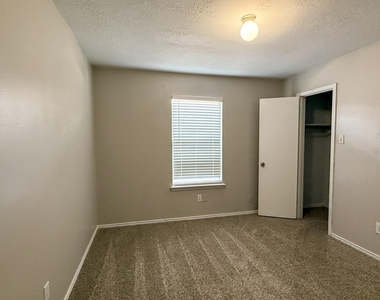503 Willow West Drive - Photo Thumbnail 17