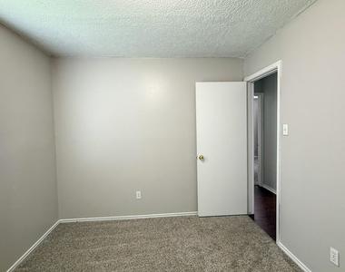 503 Willow West Drive - Photo Thumbnail 15
