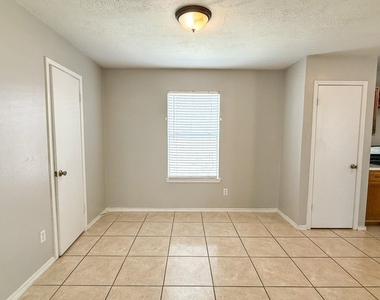 503 Willow West Drive - Photo Thumbnail 4