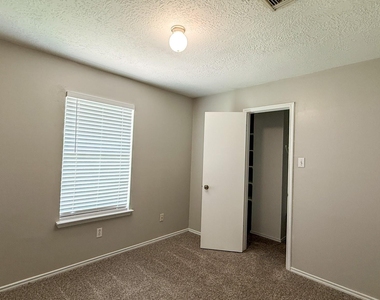 503 Willow West Drive - Photo Thumbnail 16