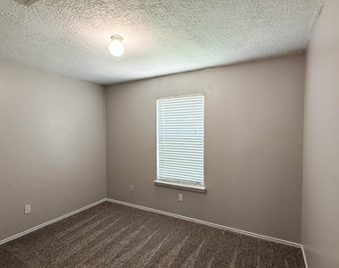 503 Willow West Drive - Photo Thumbnail 14