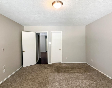 503 Willow West Drive - Photo Thumbnail 10
