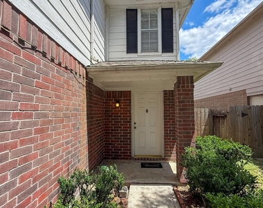 503 Willow West Drive - Photo Thumbnail 2