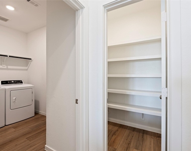5003 Park Willow Drive - Photo Thumbnail 4