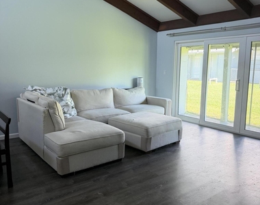 2104 Grant Place - Photo Thumbnail 5