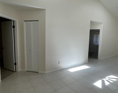 613 Manatee Drive - Photo Thumbnail 21