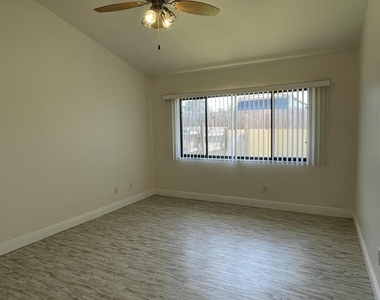 613 Manatee Drive - Photo Thumbnail 16