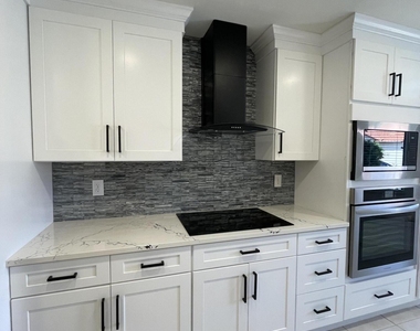 613 Manatee Drive - Photo Thumbnail 14