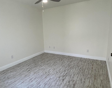 613 Manatee Drive - Photo Thumbnail 22