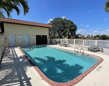 613 Manatee Drive - Photo Thumbnail 32