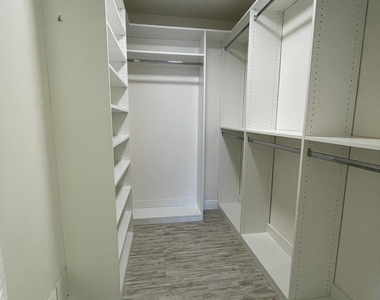 613 Manatee Drive - Photo Thumbnail 17