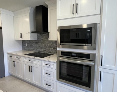 613 Manatee Drive - Photo Thumbnail 13