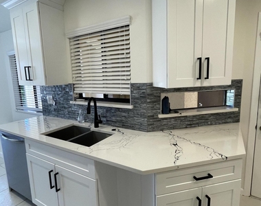 613 Manatee Drive - Photo Thumbnail 10
