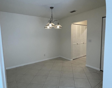 613 Manatee Drive - Photo Thumbnail 6
