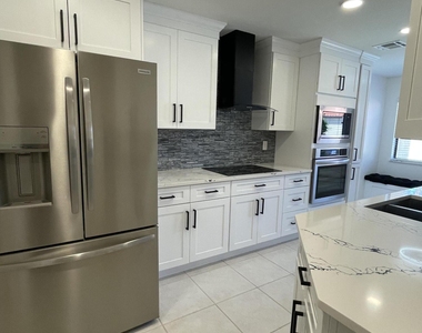 613 Manatee Drive - Photo Thumbnail 15