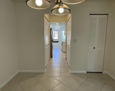 613 Manatee Drive - Photo Thumbnail 7