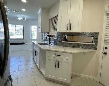 613 Manatee Drive - Photo Thumbnail 9