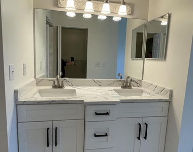 613 Manatee Drive - Photo Thumbnail 18