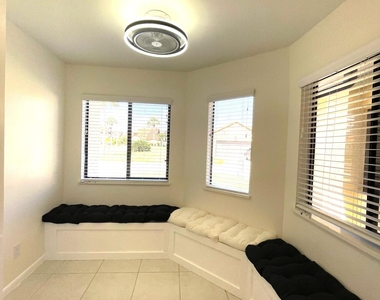 613 Manatee Drive - Photo Thumbnail 12