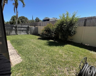 613 Manatee Drive - Photo Thumbnail 30