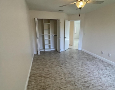 613 Manatee Drive - Photo Thumbnail 26
