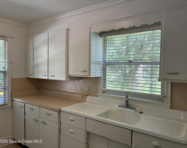 803 Rockledge Drive - Photo Thumbnail 10
