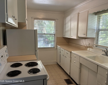 803 Rockledge Drive - Photo Thumbnail 12