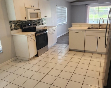 8043 Bracken Lane - Photo Thumbnail 12