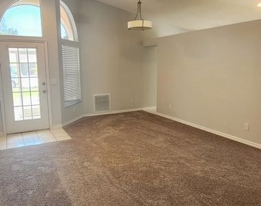 8043 Bracken Lane - Photo Thumbnail 4