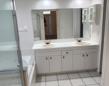 8043 Bracken Lane - Photo Thumbnail 23