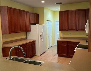 433 Gardendale Circle Se - Photo Thumbnail 3