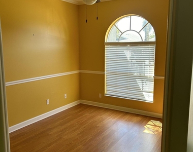 433 Gardendale Circle Se - Photo Thumbnail 7