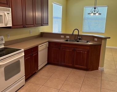 433 Gardendale Circle Se - Photo Thumbnail 2