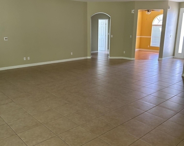 433 Gardendale Circle Se - Photo Thumbnail 6