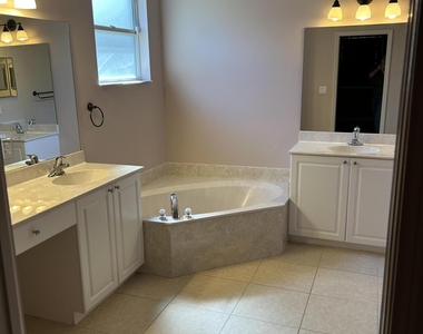 433 Gardendale Circle Se - Photo Thumbnail 11