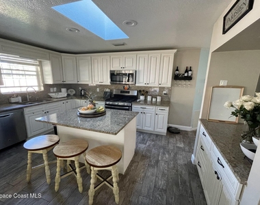6550 Corsica Boulevard - Photo Thumbnail 2